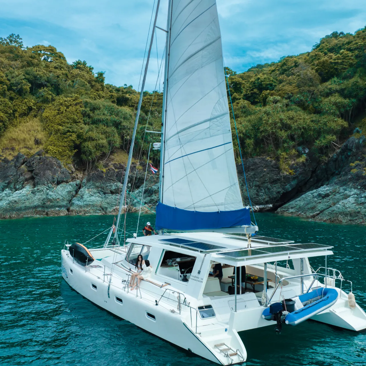 ทัวร์ล่องเรือ Catamaran VIP เกาะเฮ & เกาะราชา