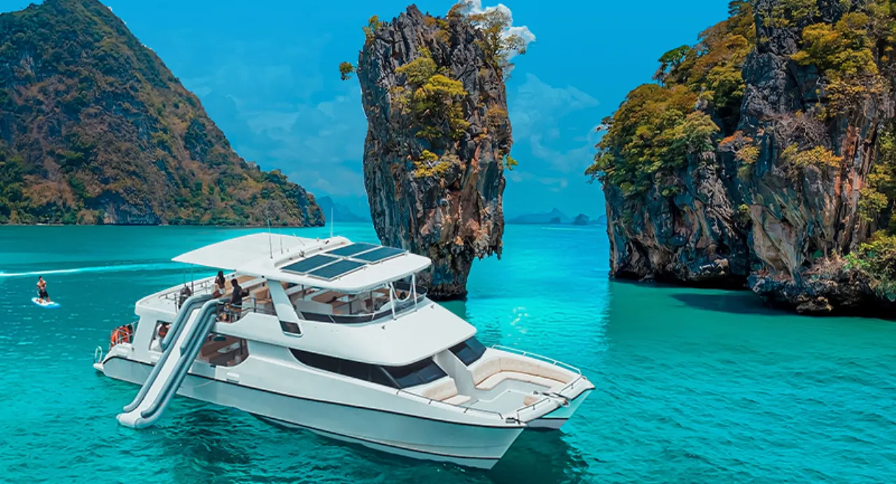 ทัวร์สุดหรู ที่อยากแนะนำ James Bond & Naka Island by Power Catamaran
